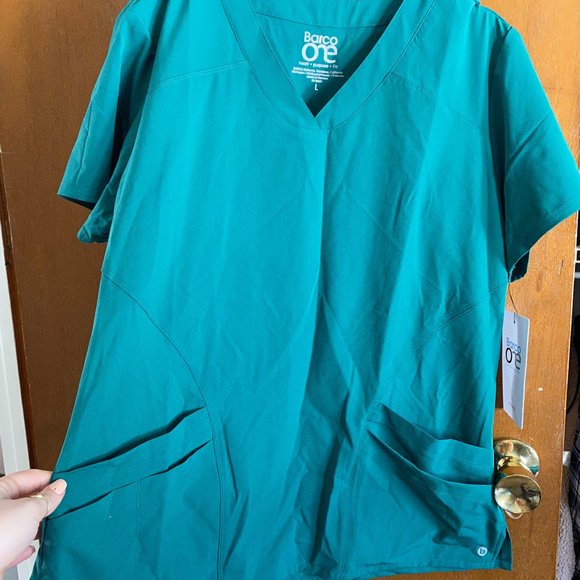 BARCO ONE Women’s Pulse Scrub Top (size L and XL) - Picture 1 of 7